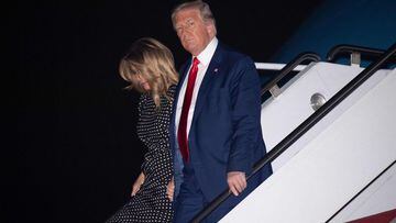 US President Donald Trump and First Lady Melania Trump disembark from Air Force One upon arrival at Palm Beach International Airport in West Palm Beach, Florida, December 23, 2020, as he travels to Mar-a-lago for Christmas and New Year&#039;s. (Photo by S