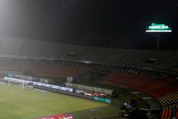 Por fuertes lluvias en Medellín, que afectaron el estado del campo de juego, el amistoso entre Atlético Nacional y Alianza Lima fue aplazado para este domingo 15 de enero.