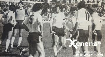 El elenco de Buenos Aires y uno de los cinco clubes grandes de Argentina cayó a segunda división en 1983. Permaneció dos temporadas en la categoría menor y logró el ascenso en 1985.