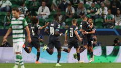 Los jugadores del Marsella celebran la victoria ante el Sporting de Portugal.