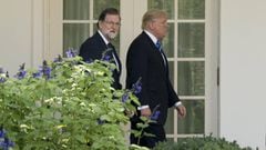 GRA470. WASHINGTON, DC (ESTADOS UNIDOS), 26/09/2017.- El presidente de Estados Unidos, Donald Trump (d), y el presidente del Gobierno espa&ntilde;ol, Mariano Rajoy (i), caminan hacia el Rose Garden de la Casa Blanca para ofrecer una rueda de prensa conjun