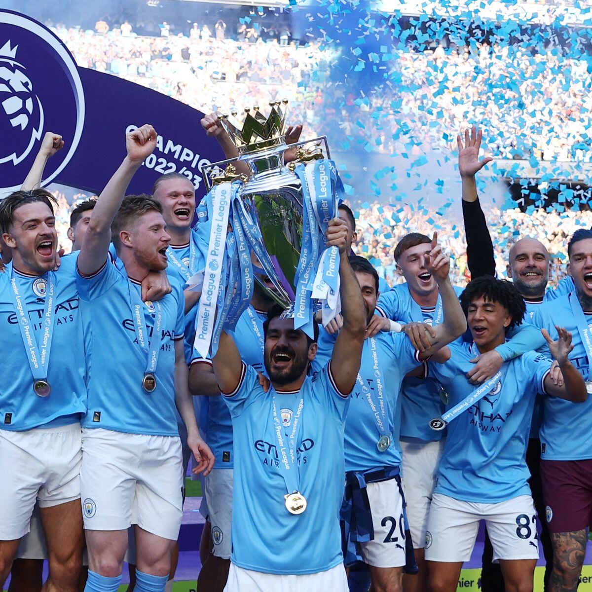 Manchester City vs Chelsea live online: trophy lift, pitch invasion, highlights and stats