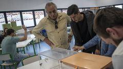 La suplencia de Carlos Fernández le permite regatear su presencia en una mesa electoral