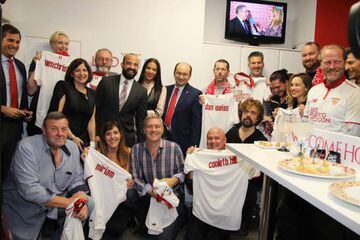 During their visit to the Ramon Sanchez-Pizjuan Stadium, members of the cast were given custom Seville jersies with their names on the back.