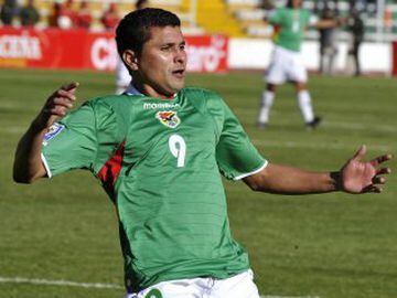 Es el máximo goleador de la selección de Bolivia con 20 tantos.