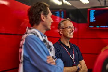 John Elkann y Benedetto Vigna (Ferrari). F1 2022.