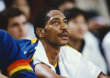 After being selected by the Milwaukee Bucks at number 23 in the 1976 draft, English’s NBA career took off at the Denver Nuggets, where he achieved the nigh-on impossible feat of making a name for himself alongside the great stars of the 1980s. He was an All-Star eight times, and was the highest scorer in the league in the 1982/83 season. He has scored more points than anyone else for Denver, where he spent 10 and a half years.