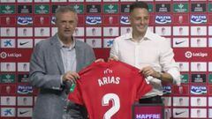 Santiago Arias fue presentado oficialmente como nuevo jugador de Granada.