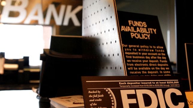 What are the reasons behind bank closures in the US?