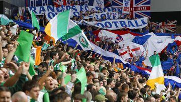 Fans del Rangers y del Celtic animando durante un partido de liga escocesa. Old Firm.