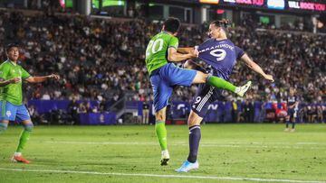 LA Galaxy 2-2 Seattle Sounders: Bingham's mistake earns Seattle a point