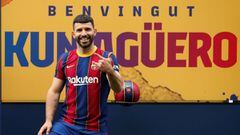 Soccer Football - FC Barcelona present new signing Sergio Aguero - Camp Nou, Barcelona, Spain - May 31, 2021 FC Barcelona&#039;s new signing Sergio Aguero poses during his presentation REUTERS/Albert Gea     TPX IMAGES OF THE DAY