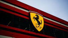 El logo de Ferrari. 