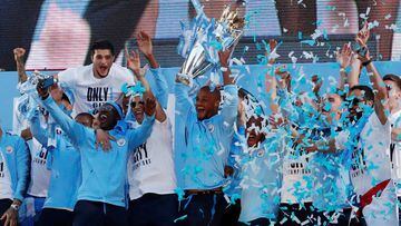 Soccer Football - Premier League - Manchester City Premier League Title Winners Parade - Manchester, Britain - May 14, 2018   Manchester City&#039;s Vincent Kompany lifts the Premier League trophy during the parade   Action Images via Reuters/Andrew Boyers