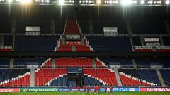 Belgrade&#039;s players take part in a training session at the Parc des Princes stadium in Paris on October 2, 2018, on the eve of the Champions&#039; League football match against Paris Saint Germain (PSG). (Photo by FRANCK FIFE / AFP)