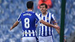 SAN SEBASTIAN, SPAIN - MARCH 07: Mikel Merino of Real Sociedad celebrates with team mate Mikel Oyarzabal after scoring their side&#039;s first goal during the La Liga Santander match between Real Sociedad and Levante UD at Estadio Anoeta on March 07, 2021