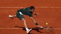 MONTE-CARLO, MONACO - APRIL 13: Carlos Alcaraz of Spain in action against Sebastian Korda of USA during day four of the Rolex Monte-Carlo Masters at Monte-Carlo Country Club on April 13, 2022 in Monte-Carlo, Monaco. (Photo by Julian Finney/Getty Images)
