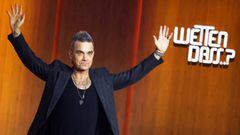 19 November 2022, Baden-Wuerttemberg, Friedrichshafen: British pop star Robbie Williams says goodbye to the audience on the ZDF show "Wetten, dass...?" with Thomas Gottschalk. Following the successful comeback in November 2021, there will also be a revival of the legendary ZDF Saturday night show in 2022. Photo: Philipp von Ditfurth/dpa (Photo by Philipp von Ditfurth/picture alliance via Getty Images)