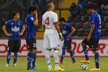 Huachipato -Vilches y Ezquerra- se lamenta despu&eacute;s del primer gol.