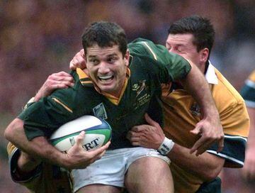 This photo from October 30, 1999 shows South African scrum-half and captain Joost Van Der Westhuizen in action in the Rugby World Cup semi-final match between Australia and South Africa at Twickenham stadium.