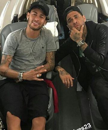 Neymar y Dani Alves. 