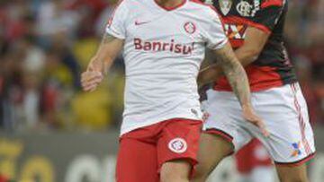 Charles Ar&aacute;nguiz no pudo ayudar al Inter de Porto Alegre.