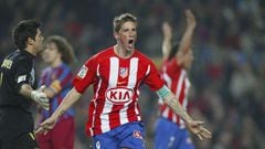 Fernando Torres celebra su gol al Barcelona en 2006.