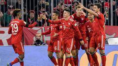 James Rodr&iacute;guez celebrando con sus compa&ntilde;eros un gol con el Bayern M&uacute;nich en Bundesliga.