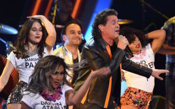 Carlos Vives recibió dos premios Latin Grammy por la canción 'La Bicicleta', que interpreta con Shakira. La ceremonia fue en la noche del jueves en el T-Mobile Arena de Las Vegas, allí el cantante samario homenajeó a los ciclistas colombianos.