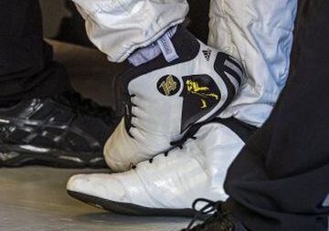 Detalle de las botas de Fernando Alonso.