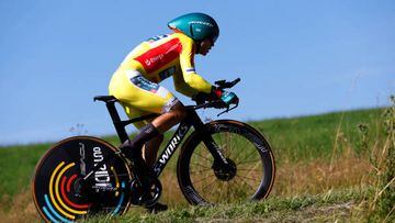 WIERCH RUSINSKI, POLAND - AUGUST 04: Sergio Andres Higuita Garcia of Colombia and Team Bora - Hansgrohe - Yellow Leader Jersey sprints during the 79th Tour de Pologne 2022, Stage 6 a 11,8km individual time trial Szaflary to Wierch Rusinski / ITT / #TdP22 / #WorldTour / on August 04, 2022 in Wierch Rusinski, Poland. (Photo by Bas Czerwinski/Getty Images)