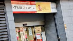 Fachada de la Sepe de Acacias, a 2 de diciembre de 2022, en Madrid (España). La contratación cae un 29,5%, pero los indefinidos se duplican y suponen el 43,2% del total. El número de parados registrados en las oficinas de los servicios públicos de empleo (antiguo Inem) bajó en 33.512 desempleados en noviembre en relación al mes anterior, su segundo mayor retroceso en este mes dentro de la serie histórica tras el experimentado en 2021.
02 DICIEMBRE 2022;MADRID;OFICINA DE EMPLEO;SEPE;PARO;CONTRATACIÓN;DESCENSO
Carlos Luján / Europa Press
02/12/2022