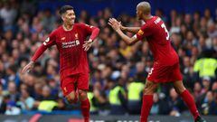 Firmino y Fabinho celebran el 0-2 en el Chelsea-Liverpool