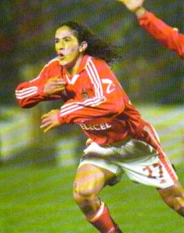 El volante jugó en Benfica entre 1999  y 2001.