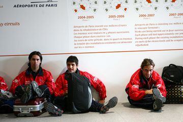 En el 2006, esperando en el aeropuerto Charles De Gaulle en París. Había existido una amenaza de bomba.