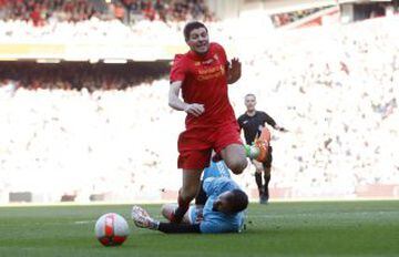 Penalty! Steven Gerrard is brought down by Jerzy Dudek