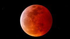 Momento en que sucede un eclipse lunar llamado Luna de Sangre
