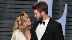 Miley Cyrus y Liam Hemsworth asisten a la Vanity Fair Oscar Party 2018 organizada por Radhika Jones en Wallis Annenberg Center for the Performing Arts el 4 de marzo de 2018 en Beverly Hills, California.