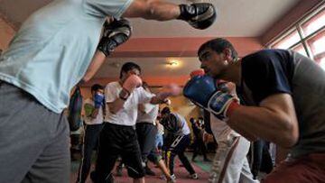 Jóvenes afganos han hecho avances en su boxeo desde la caída del régimen talibán, que declaró que el deporte es "contra la dignidad humana".