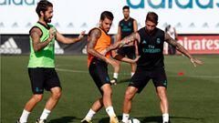 Isco, Ceballos y Ramos, durante un entrenamiento. 