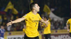 Bienve Mara&ntilde;&oacute;n, futbolista espa&ntilde;ol de Ceres Negros, celebra un gol en la competici&oacute;n filipina. 