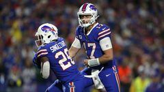 ORCHARD PARK, NEW YORK - OCTOBER 30: Josh Allen #17 hands off to Devin Singletary #26 of the Buffalo Bills during the first quarter against the Green Bay Packers at Highmark Stadium on October 30, 2022 in Orchard Park, New York.   Joshua Bessex/Getty Images/AFP