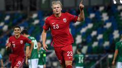 El internacional noruego celebra un gol con su selecci&oacute;n ante Irlanda del Norte en un partido de la fase de grupos de la UEFA Nations League.