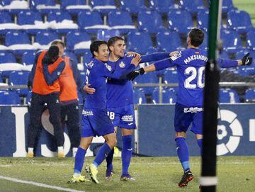 Arambarri celebrando el gol con Kubo y Maksimovic