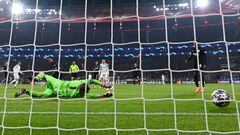 21 February 2023, Hesse, Frankfurt/Main: Soccer: Champions League, Eintracht Frankfurt - SSC Napoli, knockout round, round of 16, first leg at Deutsche Bank Park, Frankfurt goalkeeper Kevin Trapp can't avoid the goal by Napoli's Giovanni Di Lorenzo. Photo: Arne Dedert/dpa (Photo by Arne Dedert/picture alliance via Getty Images)