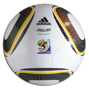 Mundial de Sudáfrica 2010. Adidas Jabulani, con una capa de supercarbonato para ayudar en la precisión de los tiros. Dolor de cabeza para los porteros.