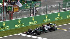 Hamilton ve la bandera a cuadros en el GP de B&eacute;lgica 2020.