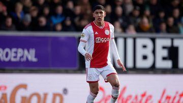 Edson Álvarez sobresale en goleada de Ajax; Jorge Sánchez relegado en la banca