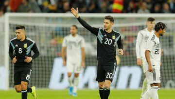 Alario: "Doy gracias a Dios de poder jugar con Messi"