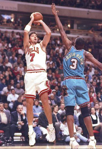 <b>- Años con Jordan:</b> 1995-1998<br> <b>- Estadísticas en temporada regular con Jordan:</b> 13,3 puntos, 4,3 rebotes, 37% en triples.<br> <b>- Estadísticas en playoffs con Jordan:</b> 10,7 puntos, 3,6 rebotes, 3,1 asistencias.<br> <b>- Anillos con Jord